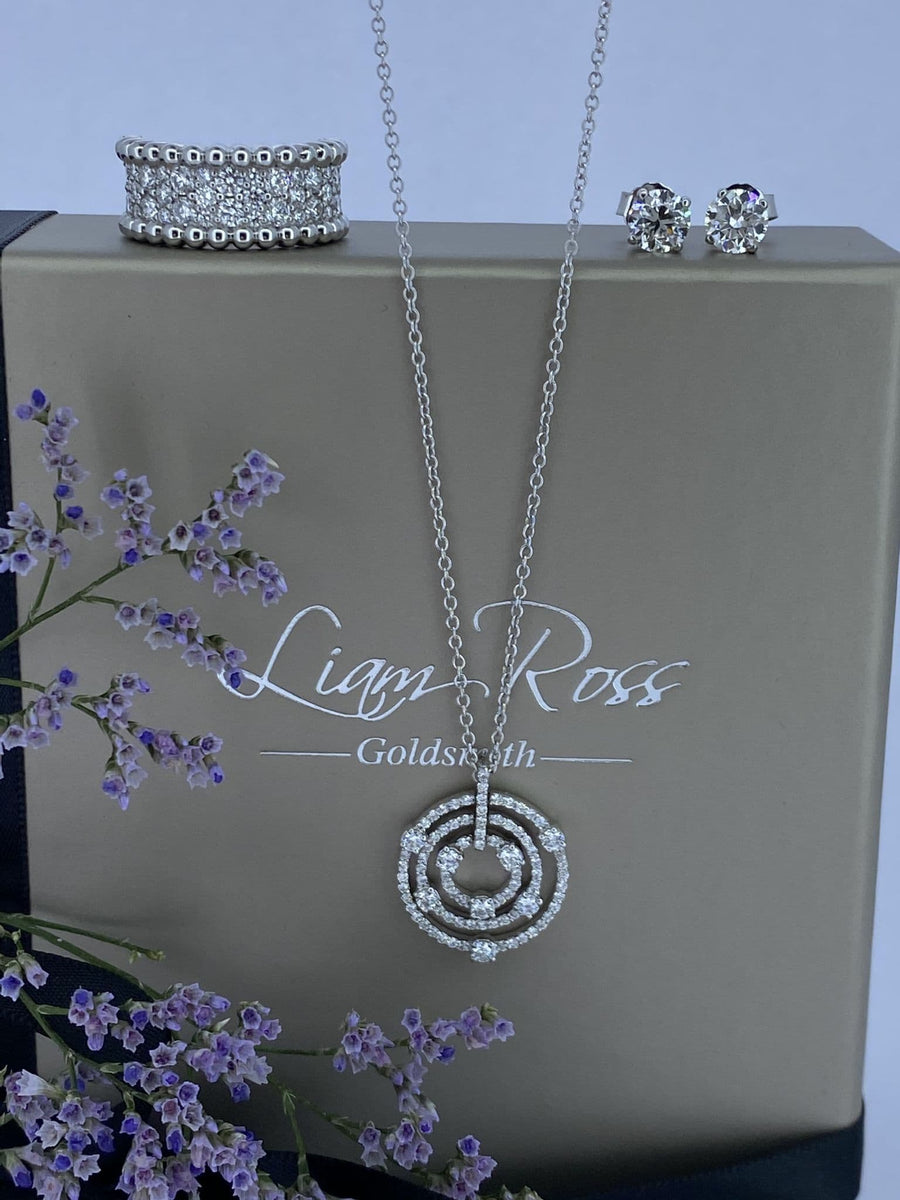 ✨ Featured in Netflix's Dept.Q ✨ Ladies 18ct White Gold And Diamond Circles Pendant
