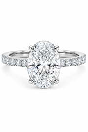 Platinum 2.00ct Oval Engagement ring With Diamond Shoulders